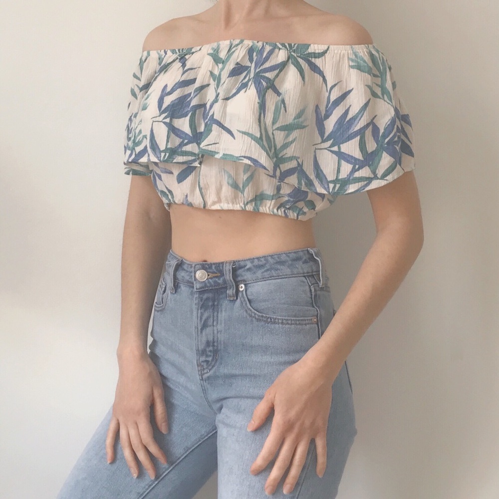 F21 • Tropical Off Shoulder Crop